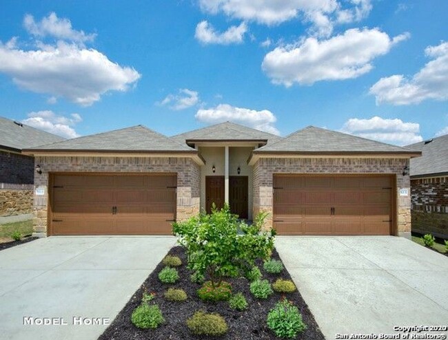 Primary Photo - Beautiful Duplex in New Braunfels!