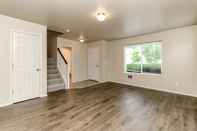 Building Photo - 1360 Sinclair Dr