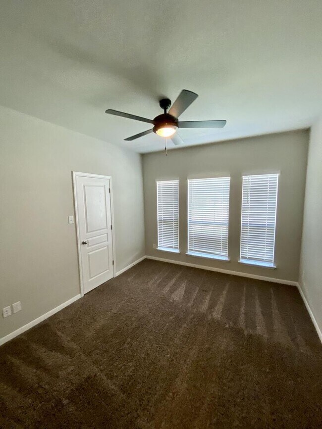 Building Photo - 4bd/2ba in Temple Texas minutes from Charming Belton.