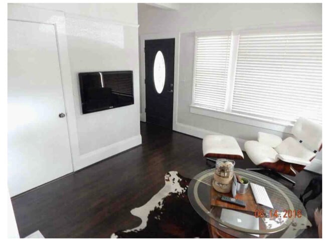 Living room - 1630 Q St