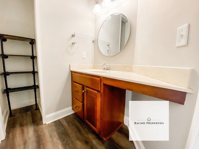 Building Photo - **Your Dream Home Awaits in This Exceptional Cul-de-Sac Retreat**