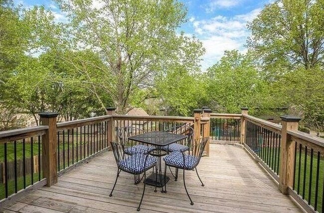 Building Photo - Beautiful 4 Bedroom in Blue Valley Schools