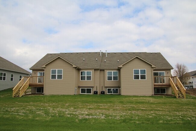 Building Photo - 2217 Concord Dr