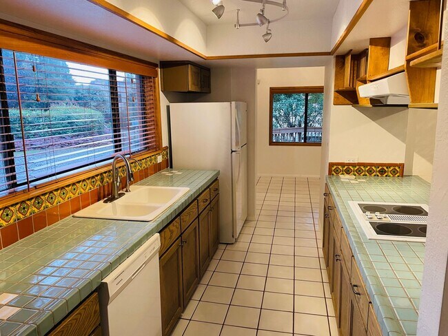 Building Photo - Village of Oak Creek