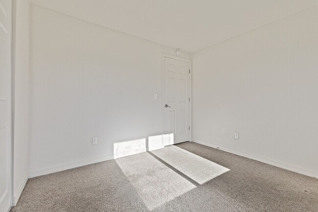 Building Photo - Crofton Apartments