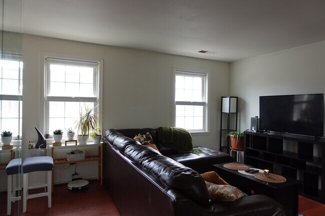 Building Photo - 2001 Fort Davis St SE