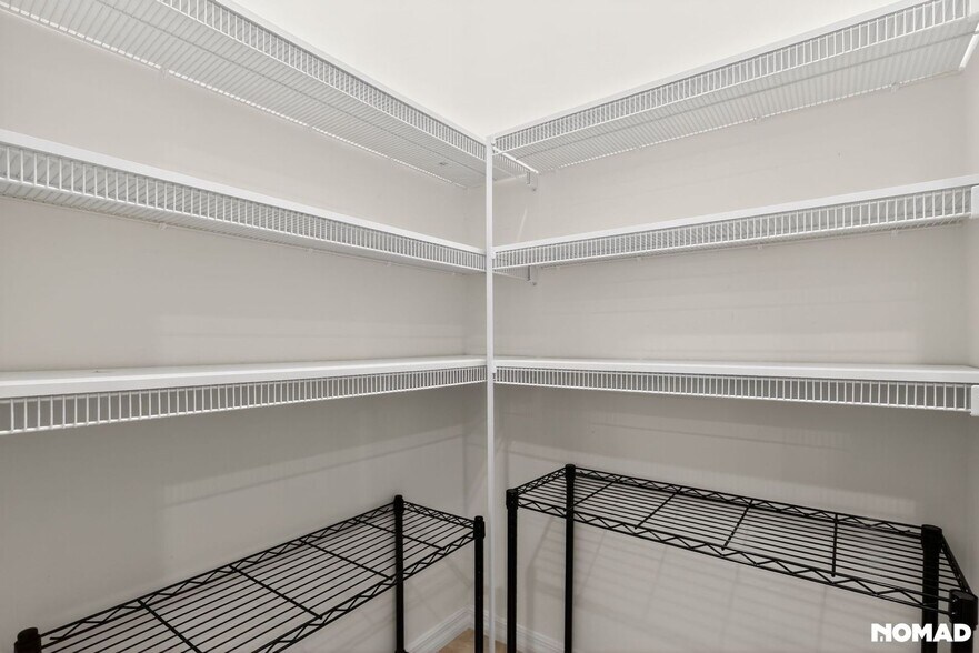 Building Photo - 7833 June Ln