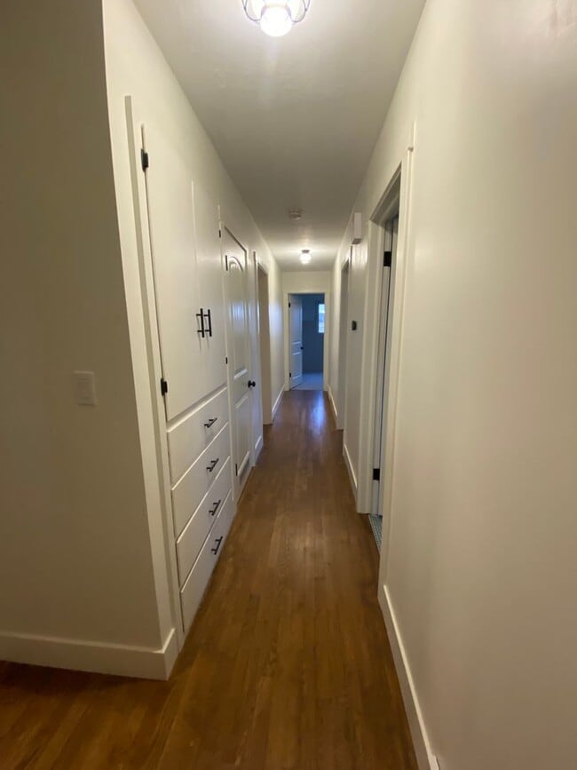 Building Photo - Gorgeous Fully Remodeled 3 Bed 1.5 baths a...