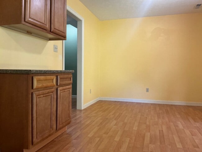 Building Photo - Townhome - 3 Bedroom/ 2.5 Bathroom - Avail...