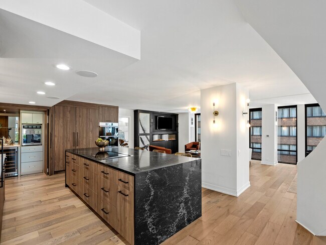 Building Photo - 200 E Delaware Pl