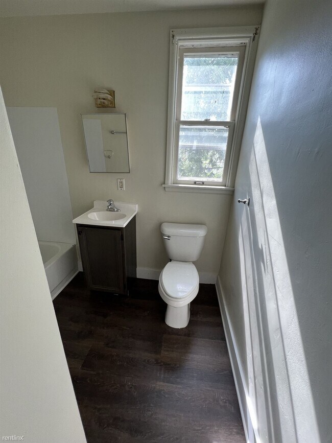 Building Photo - 4 br, 2 bath House - 414 Woodlawn Street S...