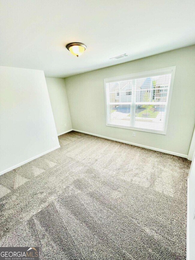 Building Photo - 3030 Westgate Park Dr