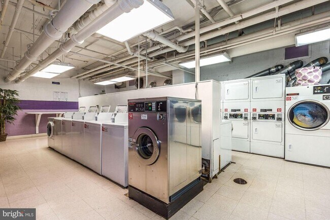 Building Photo - 1121 Arlington Blvd