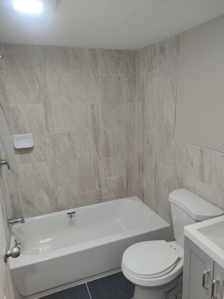 Building Photo - 215 E Walnut Park Dr