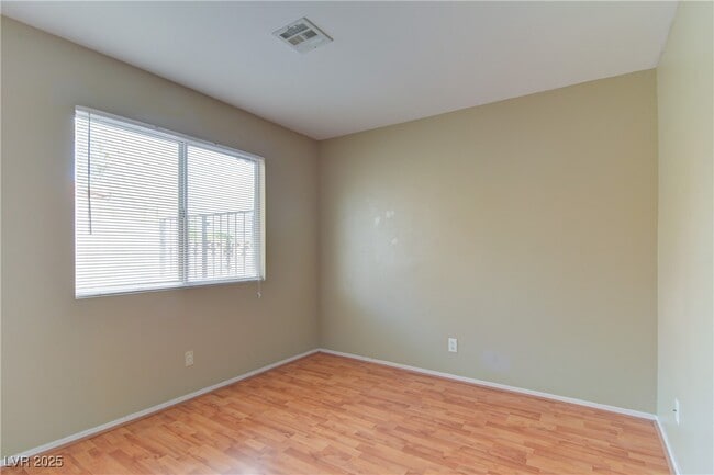 Building Photo - 389 Newbury Ct
