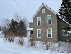 Building Photo - 1006 E Sharon Ave