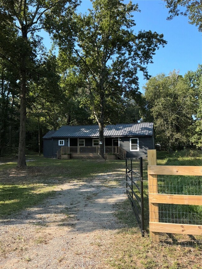 Building Photo - 10928 L&M Rd