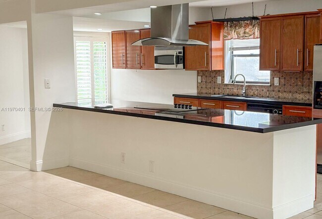 Building Photo - 956 Mockingbird Ln