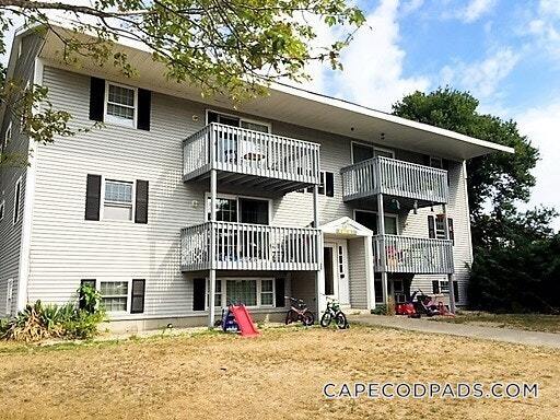 Building Photo - 12 Holt Rd