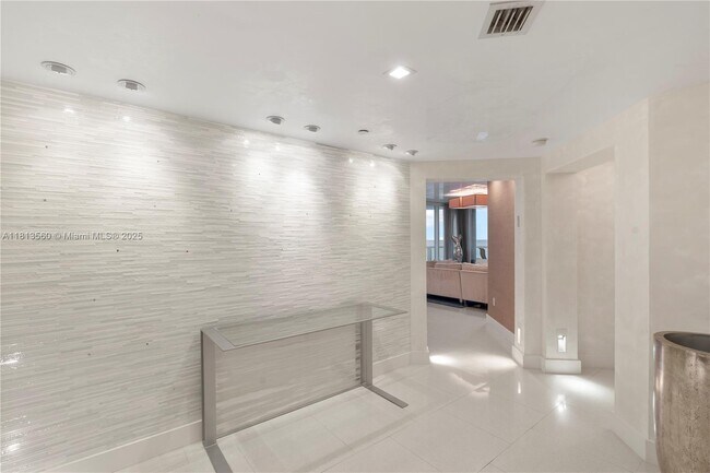 Building Photo - 17875 Collins Ave