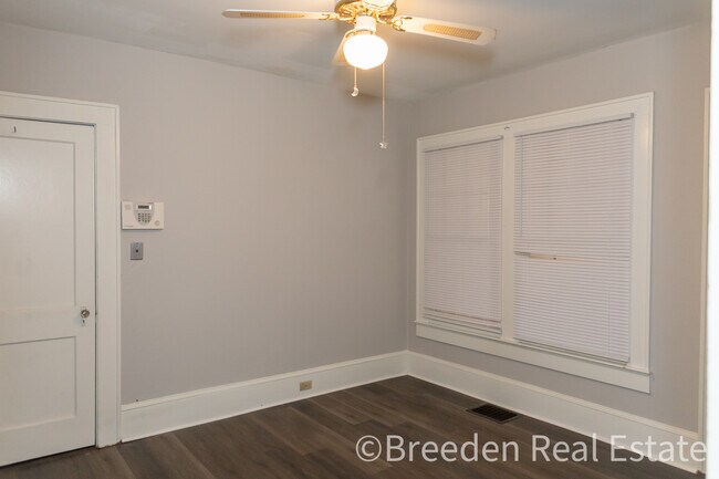 Building Photo - 400 Collett St