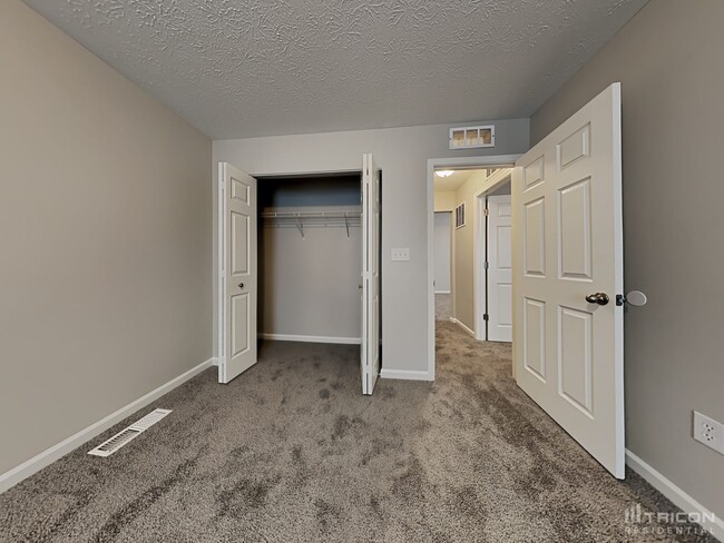 Building Photo - 2089 Shadow Fox Dr