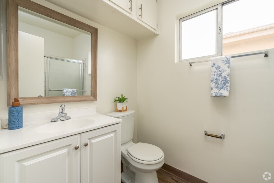 Studio - 345SF - Bathroom - Tahitian Village Apartments