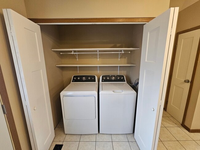 Building Photo - 5244 Wagon Wheel Ln