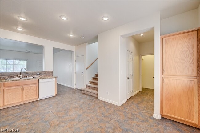 Building Photo - 9934 Star Lake Ave