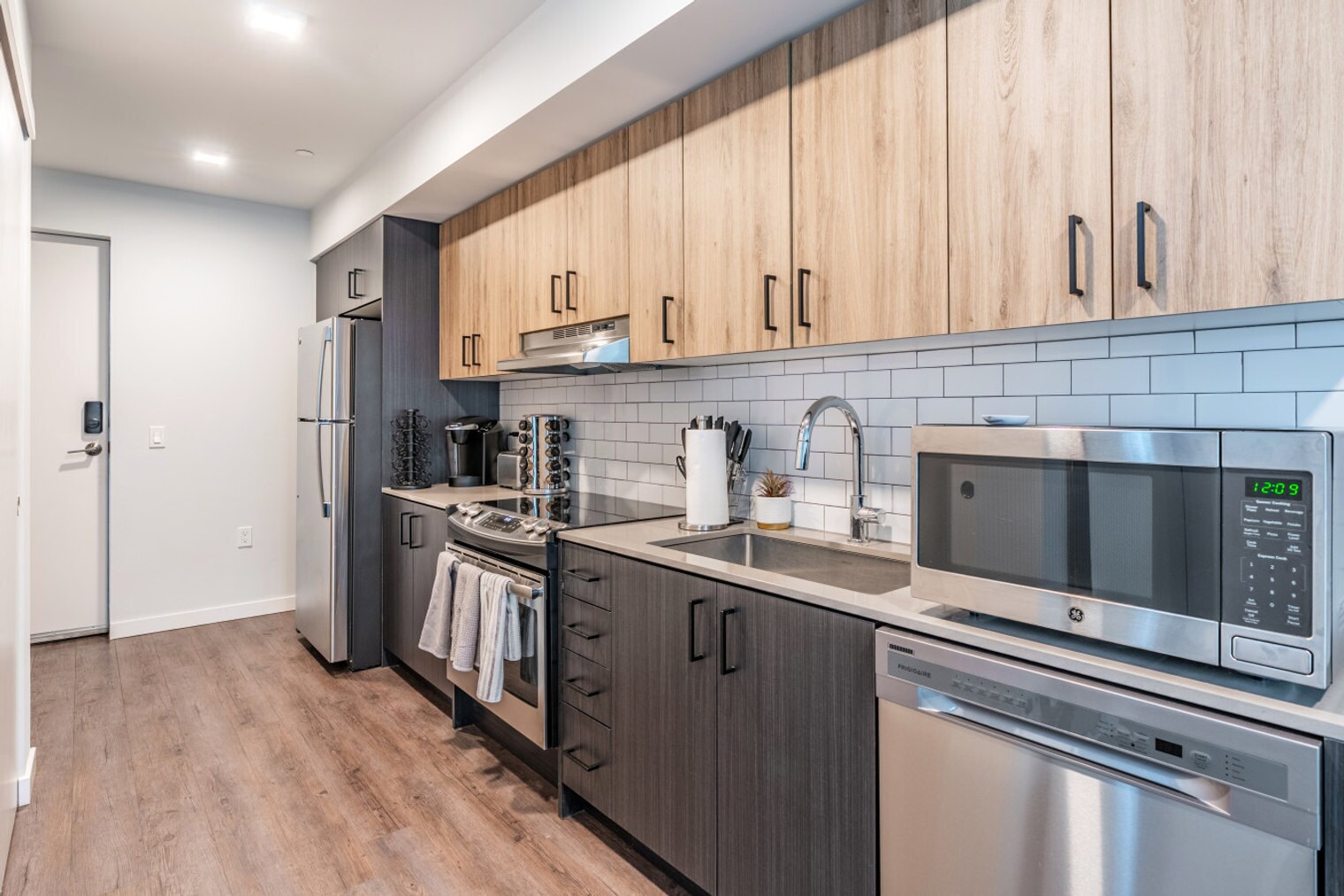 Building Photo - 320 Queen Anne Ave N