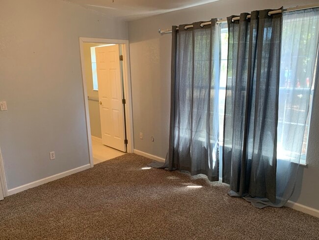 Building Photo - 109 Plantation Way