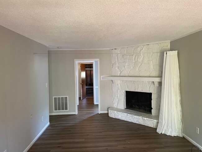 Building Photo - For Rent