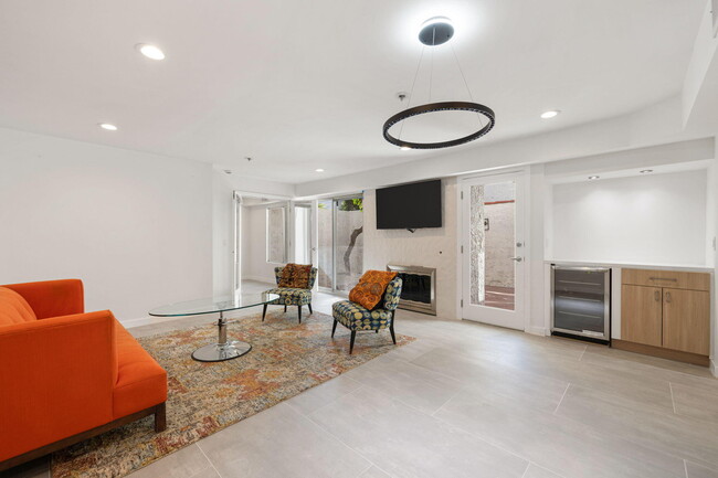 Building Photo - 280 S Avenida Caballeros