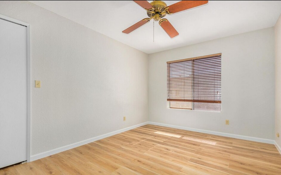 Building Photo - 4482 W Palmaire Ave