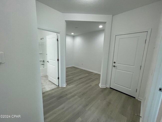 Building Photo - 8656 Weekend Dr