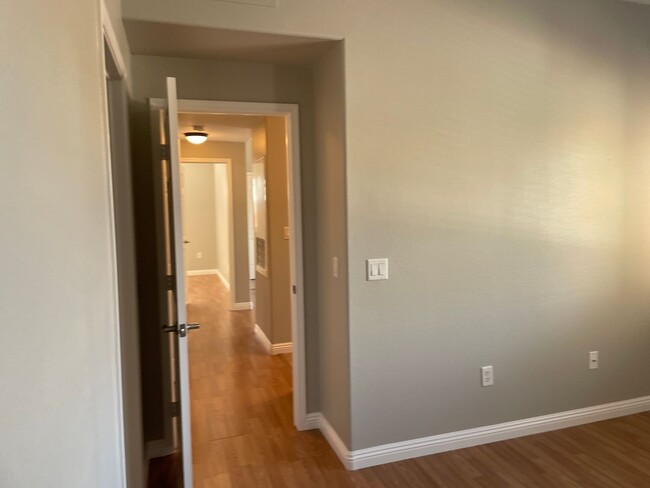 Building Photo - 2 bedroom upgraded condo in Silverado Ranch