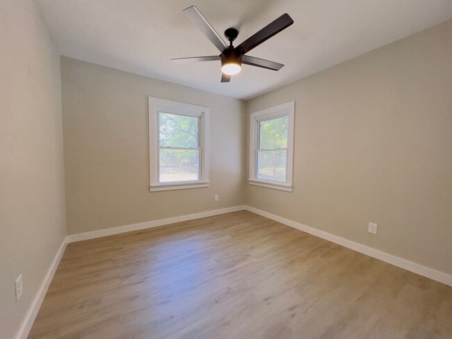 Building Photo - Newly Remodeled 4 Bedroom/1 Bathroom Home