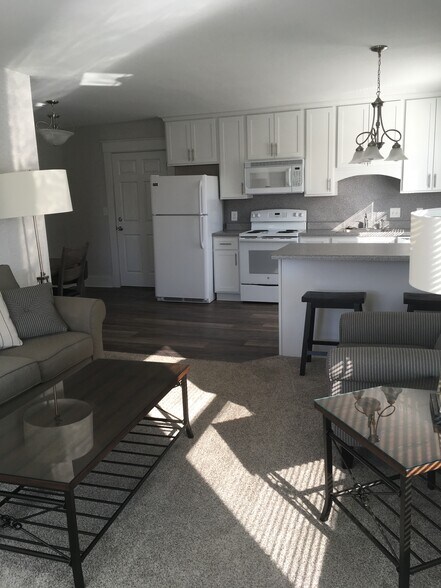 Building Photo - 130 Walnut St