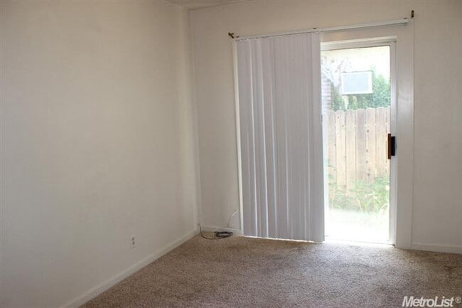 Building Photo - Charming 2 Bed, 2 Bath Home with Private D...