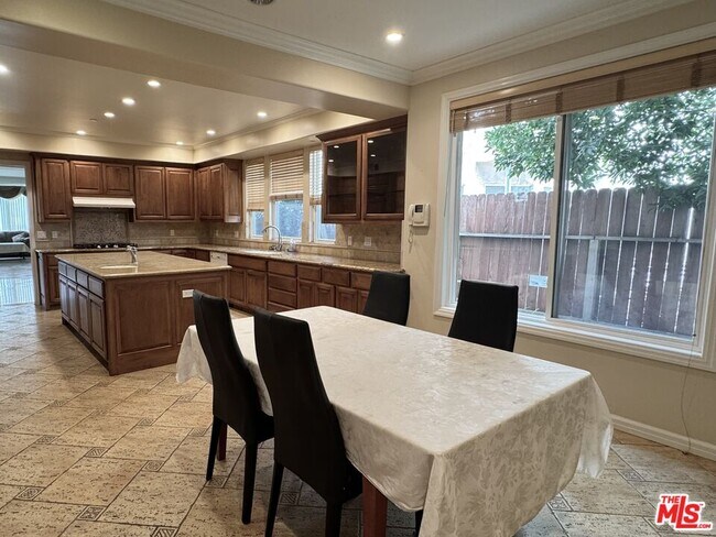 Building Photo - 458 S Clark Dr