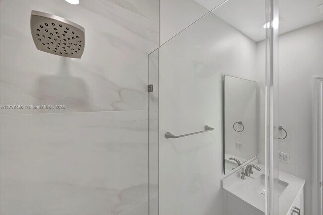 Building Photo - 6841 SW 71st Ave