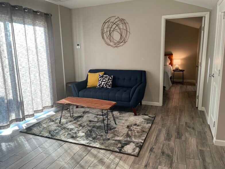 Building Photo - 4561 N Preston Dr