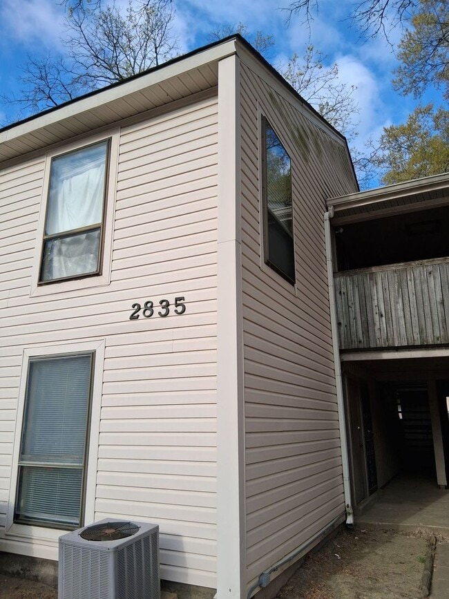 Building Photo - 2 bed 2 bath apartment | Hickory Hill