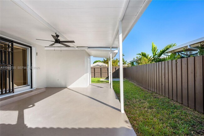 Building Photo - 3855 SW 87th Pl