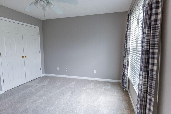 Building Photo - 3360 Shallowford Green Dr