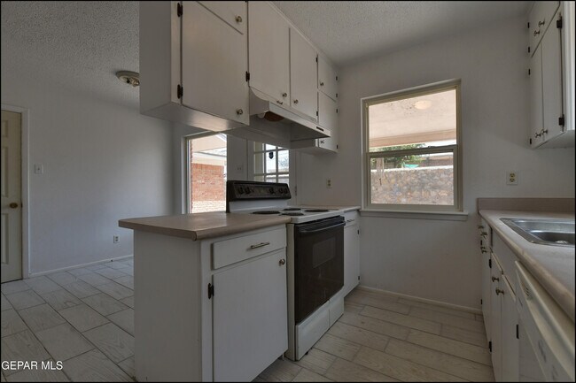 Building Photo - 6913 Pamlico Dr