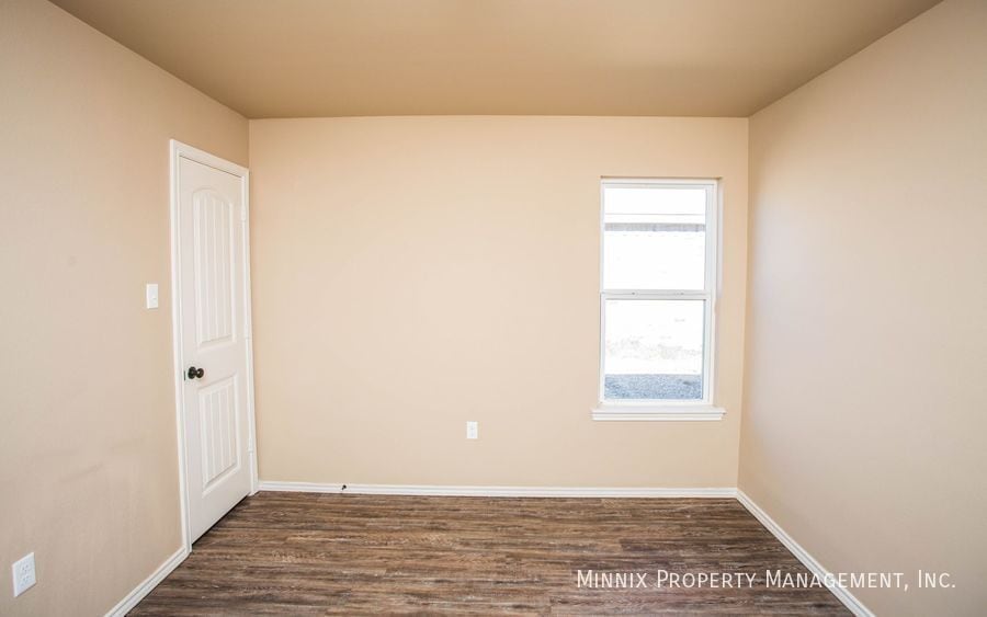 Building Photo - 2412 N Avenue P