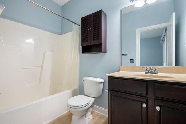 Building Photo - Gorgeous  3-bedroom townhome in North Raleigh!