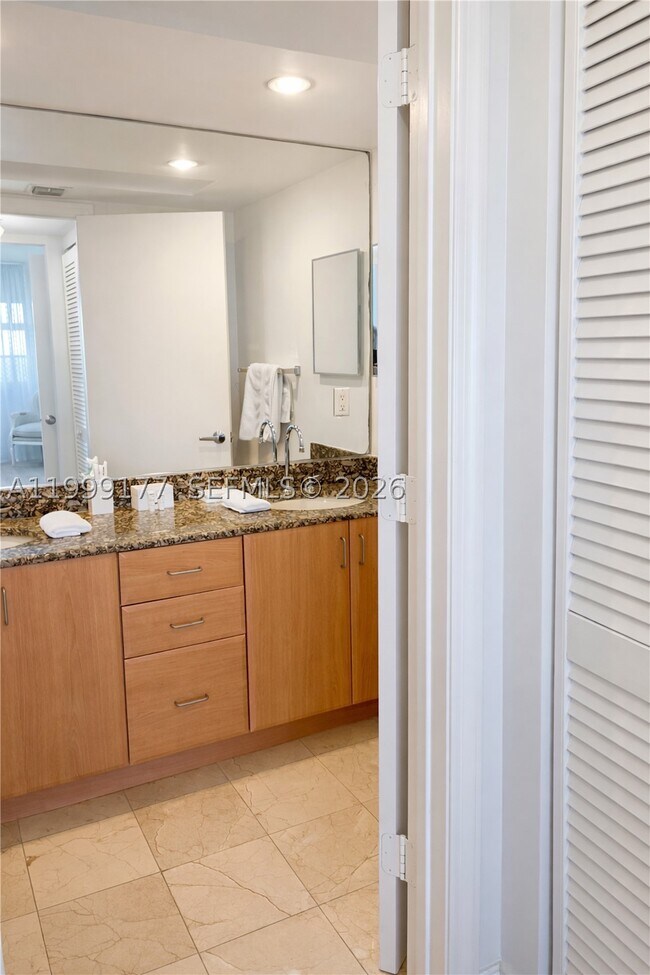 Building Photo - 6917 Collins Ave