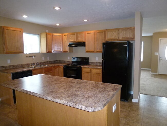 Building Photo - Spacious East Side 4 Bed 2 Bath Home, 2-Car Garage, Total Electric, Pets Welcome!